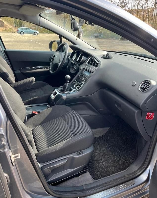 Gebraucht Peugeot 5008 150 PS (110 kW) 2012 Grau Van / Kleinbus