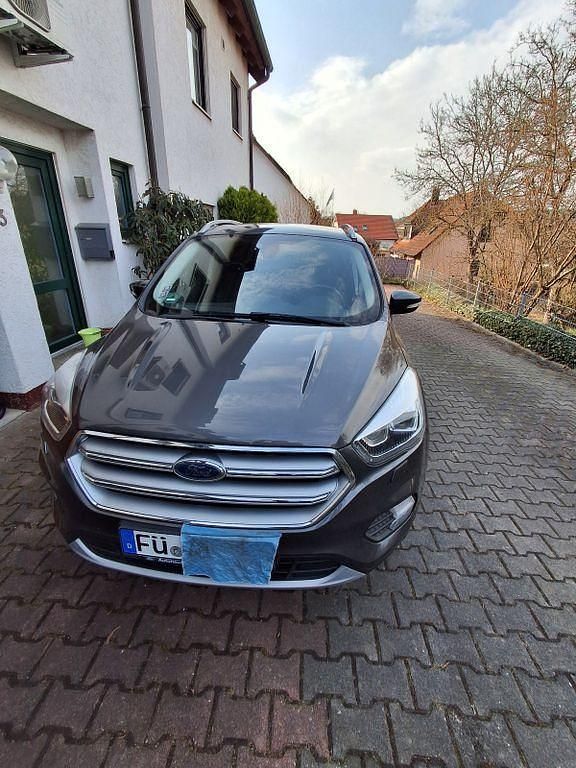 Gebraucht Ford Kuga Titanium 150 PS (110 kW) 2017 Braun SUV