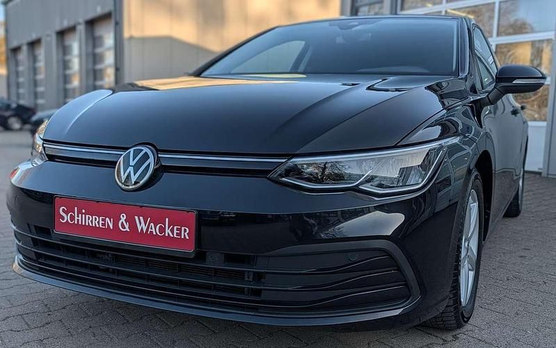 Gebraucht VW Golf VII Life 150 PS (110 kW) 2020 Deep black perleffekt Kleinwagen