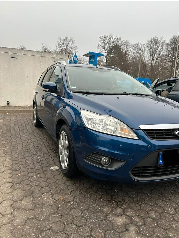 Gebraucht Ford Focus 101 PS (74 kW) 2010 Blau Kombi