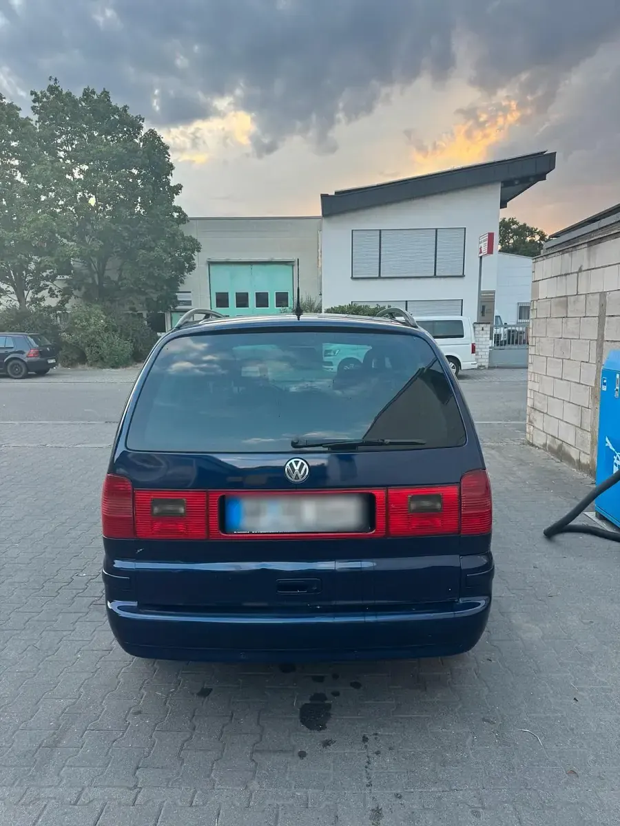 Gebraucht VW Sharan 131 PS (96 kW) 2003 Blau Van / Kleinbus
