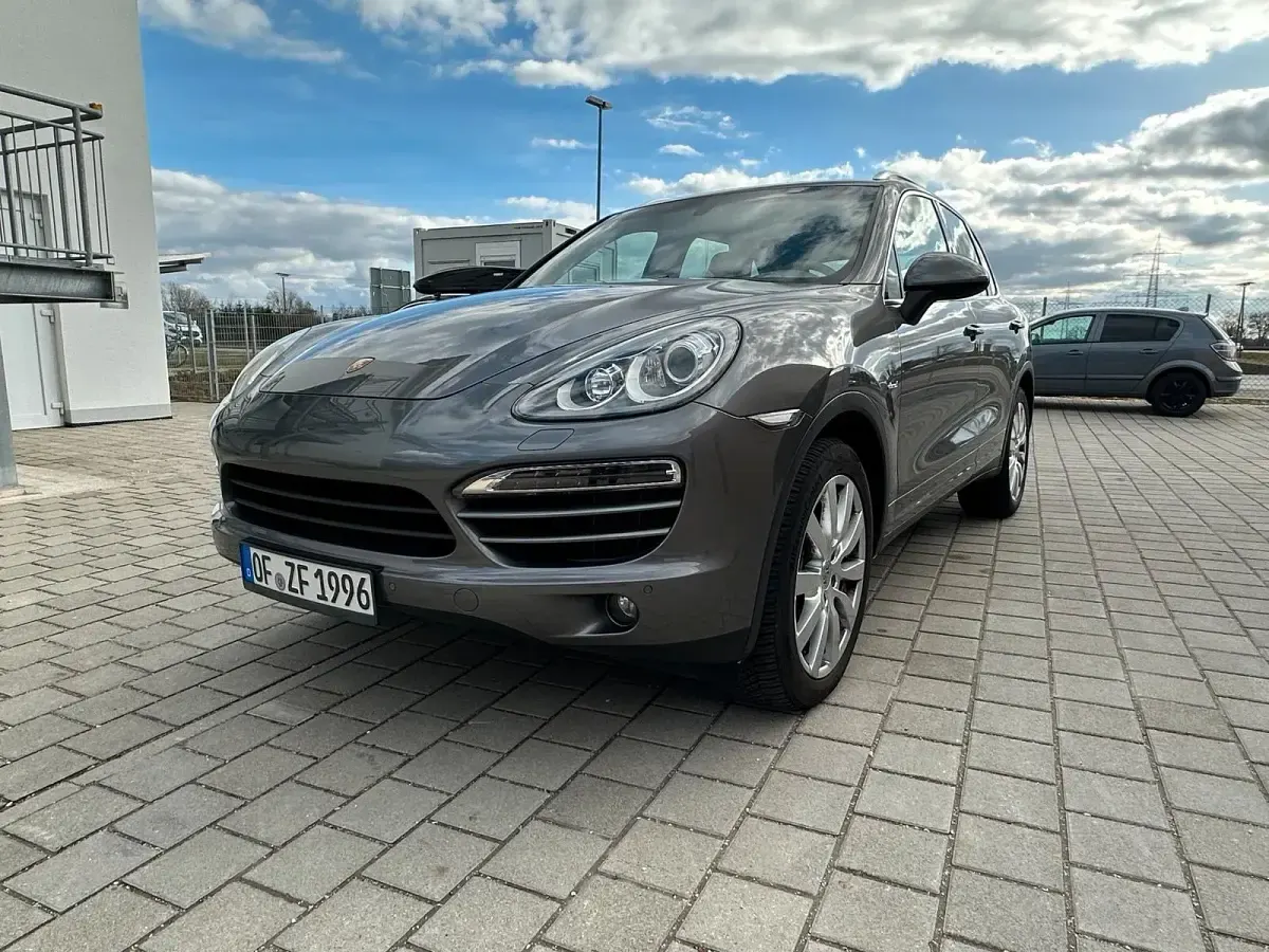 Second-hand Porsche Cayenne 245 CP (180 kW) 2011 Gri SUV