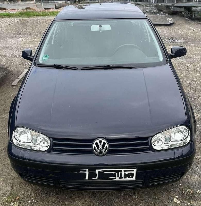 Blau Gebraucht 2001 VW Golf IV | 4.500 € (Etwas zu teuer) - Bild 1/4