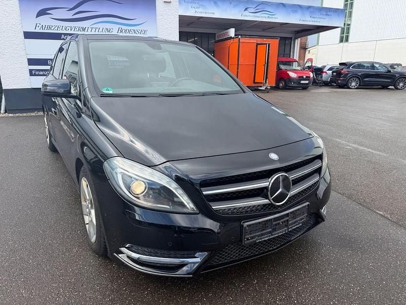 Gebraucht Mercedes B180 109 PS (80 kW) 2013 Schwarz Van / Kleinbus