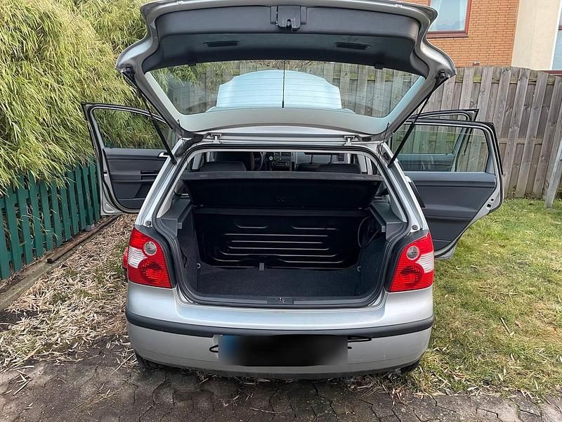 Gebraucht VW Polo 63 PS (46 kW) 2004 Silber Kleinwagen