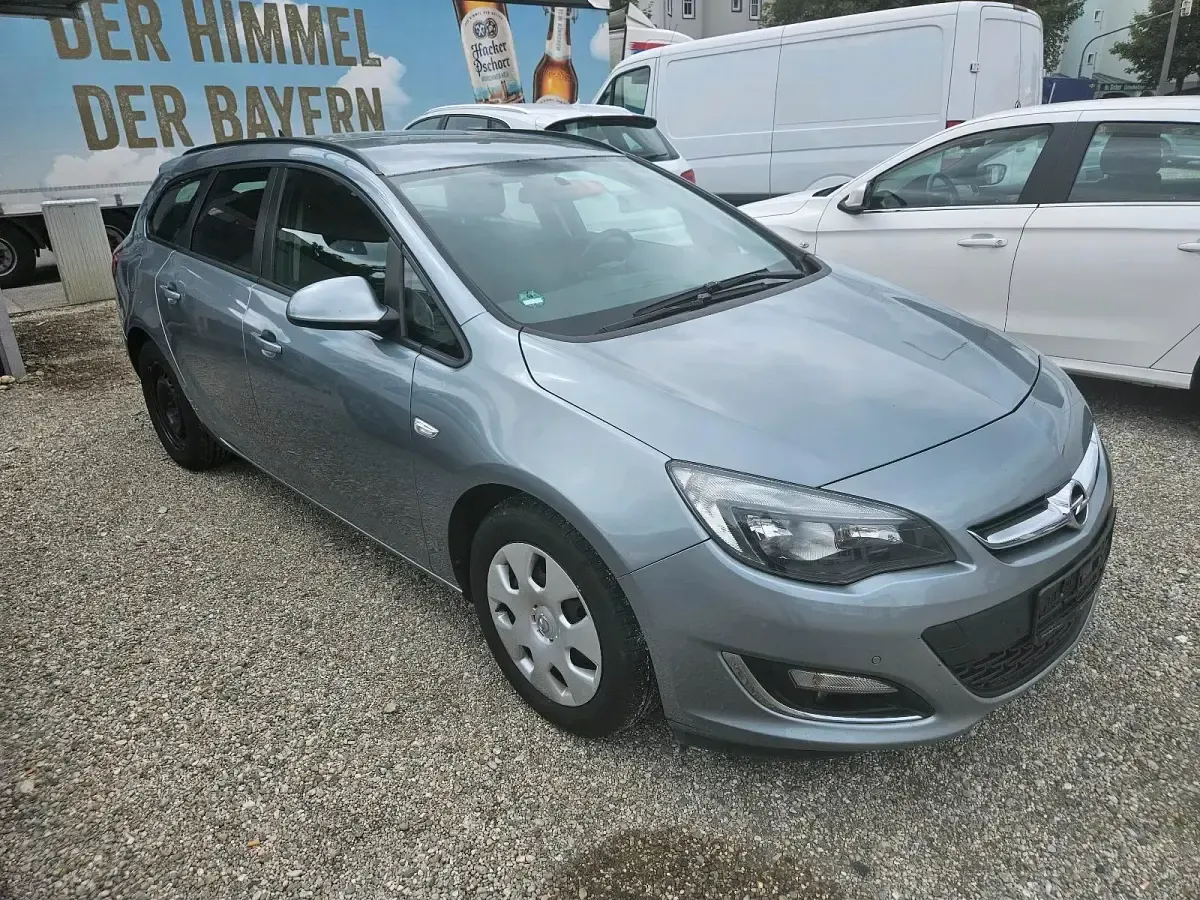 Gebraucht Opel Astra 95 PS (69 kW) 2013 Grau Kombi