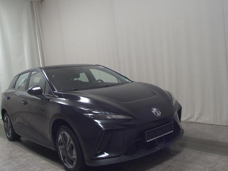 Gebraucht MG MG4 EV 125 kW (170 PS) 2023 Diamond red Kleinwagen