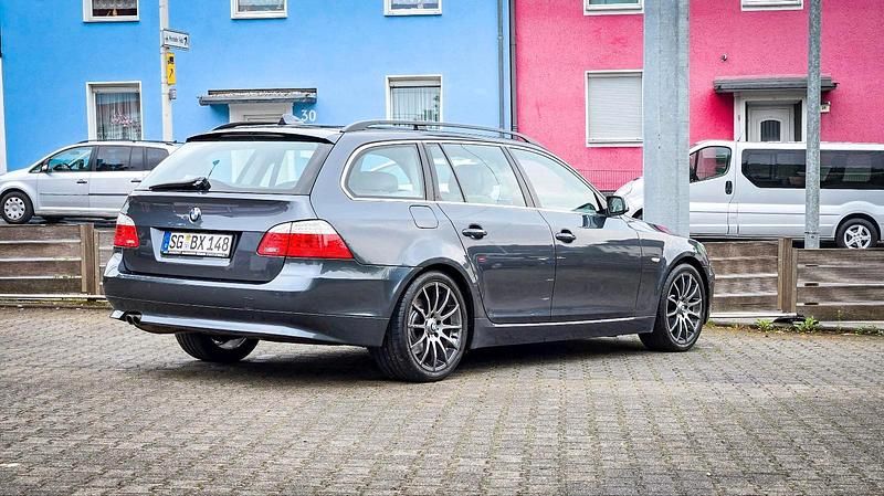Grau Gebraucht 2009 BMW 530 Kombi | 5.300 € (Fairer Preis) - Bild 1/4