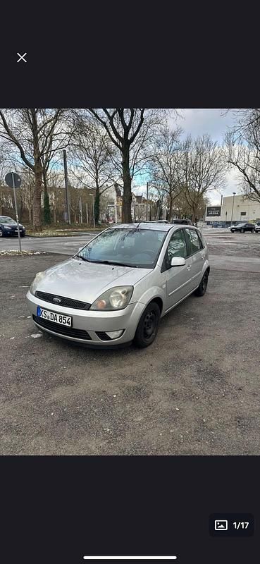 Silber Gebraucht 2008 Ford Fiesta Ghia Kleinwagen | 750 € (Superpreis) - Bild 1/4