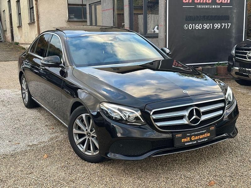 Schwarz Gebraucht 2018 Mercedes E220 Limousine | 30.300 € (Guter Preis) - Bild 1/4