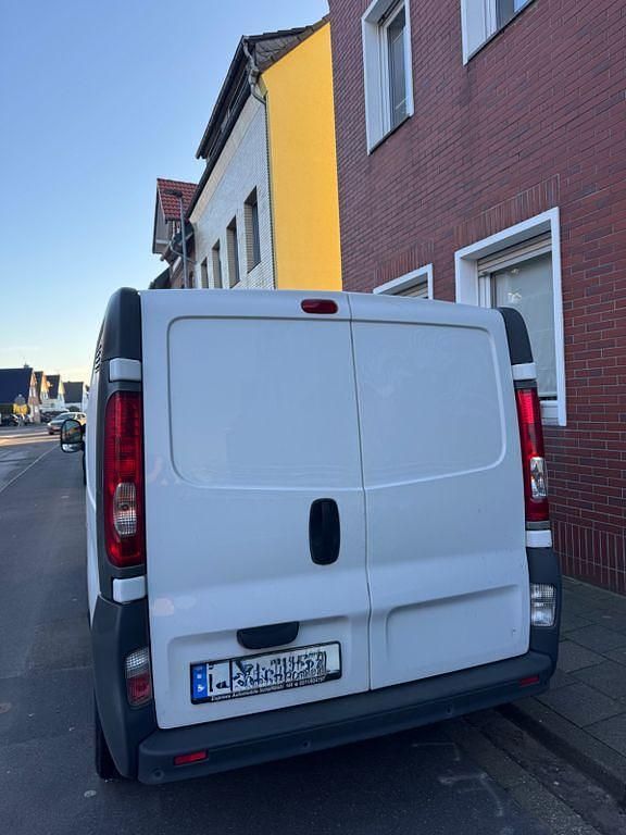 Gebraucht Opel Vivaro 90 PS (66 kW) 2011 Weiß Van / Kleinbus