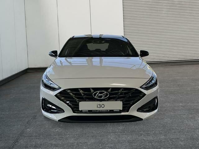 Gebraucht Hyundai i30 Advantage 160 PS (117 kW) 2024 Serenity white/weiß Limousine