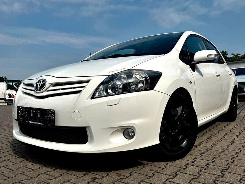 Weiß Gebraucht 2012 Toyota Auris Limousine | 4.800 € (Fairer Preis) - Bild 1/4