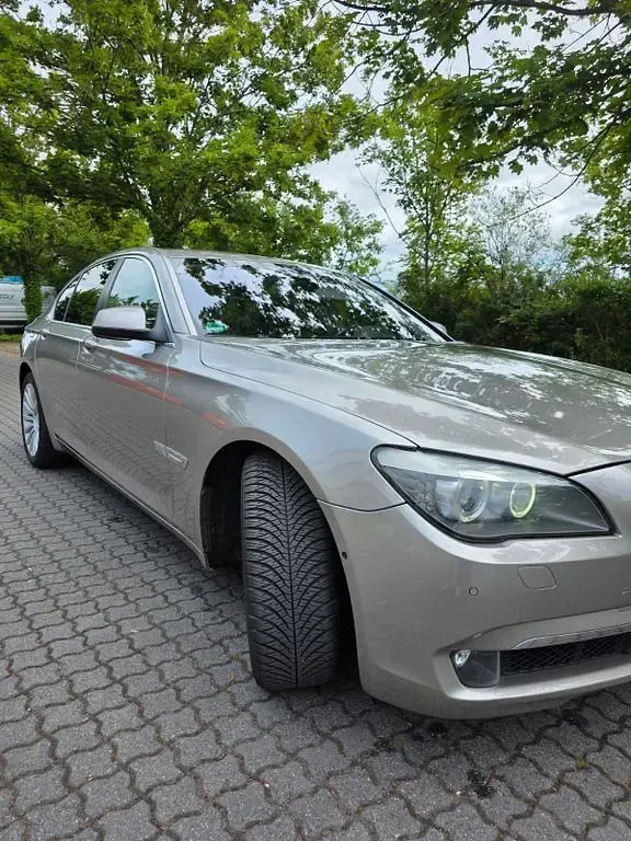 Gebraucht BMW 740 Performance 326 PS (239 kW) 2009 Beige Limousine
