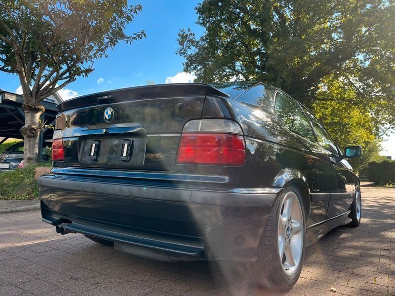 Schwarz Gebraucht 1997 BMW 323 Compact Sport Line Kleinwagen | 6.333 € (Fairer Preis) - Bild 1/4