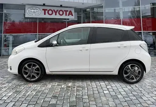 Gebraucht Toyota Yaris Trend 99 PS (72 kW) 2013 Weiss Kleinwagen