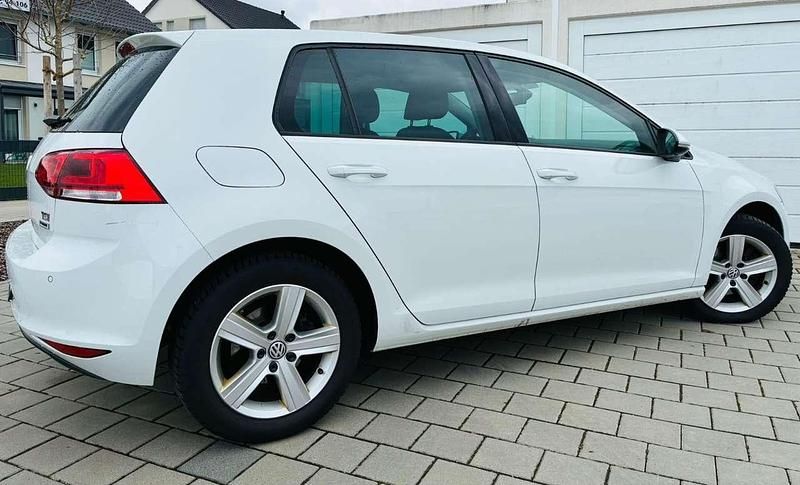 Gebraucht VW Golf VII 125 PS (91 kW) 2017 Weiß Limousine