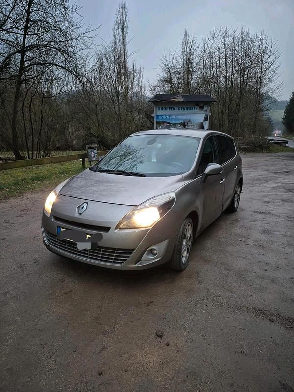 Braun Gebraucht 2009 Renault Scénic III Van / Kleinbus | 4.500 € - Bild 1/4