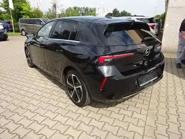 Usado Opel Astra Elegance 181 HP (133 kW) 2022 Preto Sedan