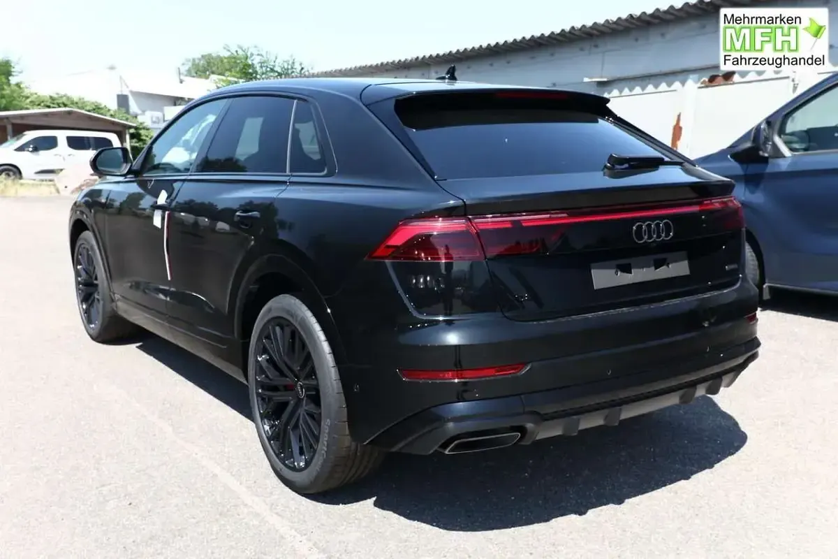Neu Audi Q8 S-Line 286 PS (210 kW) 2026 Mythosschwarz metallic SUV