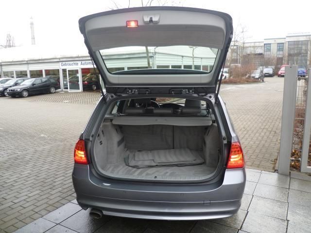 Gebraucht BMW 320 Comfort Edition 177 PS (130 kW) 2009 Grau metallic Kombi