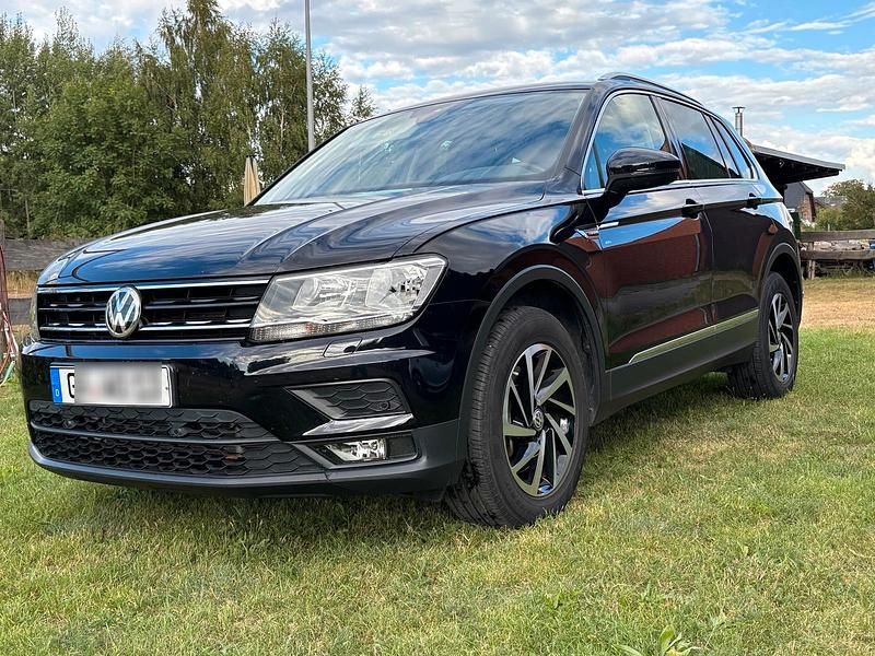 Schwarz Gebraucht 2018 VW Tiguan Join SUV | 26.888 € (Etwas zu teuer) - Bild 1/4