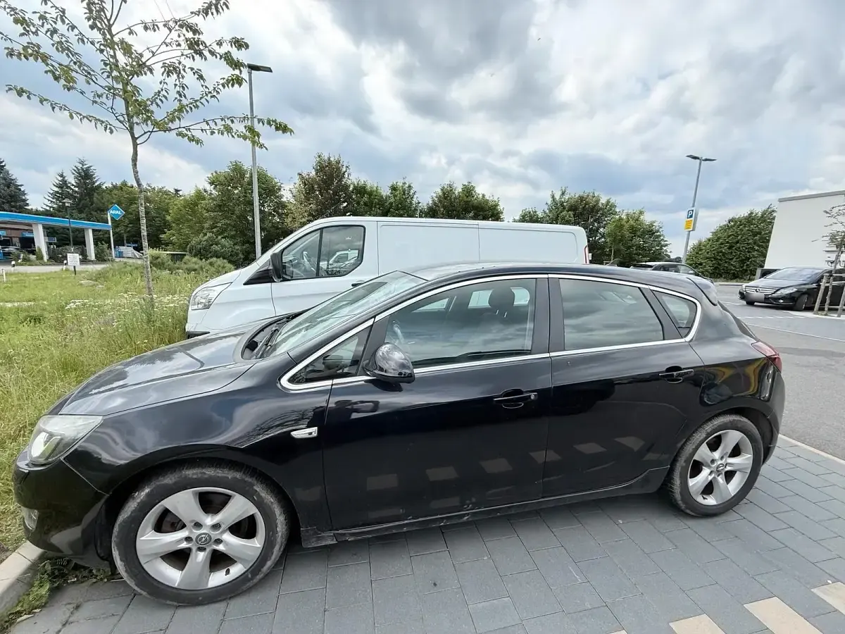 Gebraucht Opel Astra 180 PS (132 kW) 2010 Schwarz Kombi