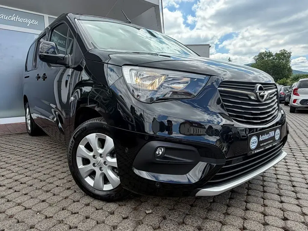Gebraucht Opel Combo Life Ultimate 131 PS (96 kW) 2023 Diamant schwarz/karbon schwarz Van / Kleinbus