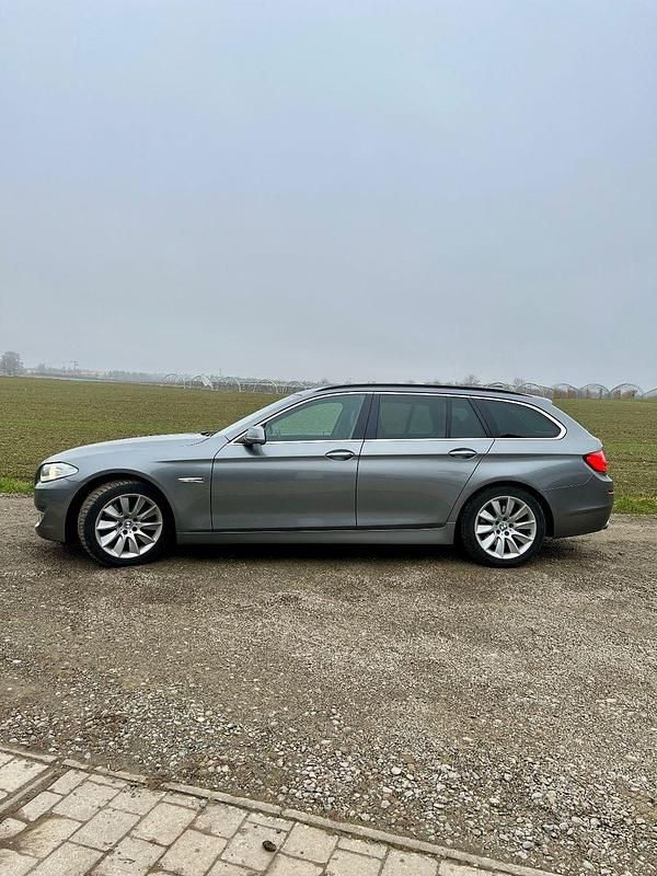 Gebraucht BMW 525 204 PS (150 kW) 2011 Grau Kombi