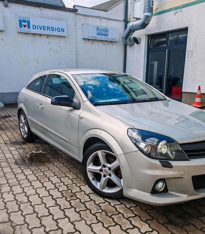 Andere farben Gebraucht 2005 Opel Astra GTC Coupé | 3.700 € - Bild 1/4
