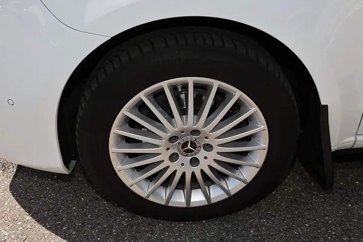 Gebraucht Mercedes E250 Edition 140 PS (102 kW) 2022 Arktikweiß Kombi