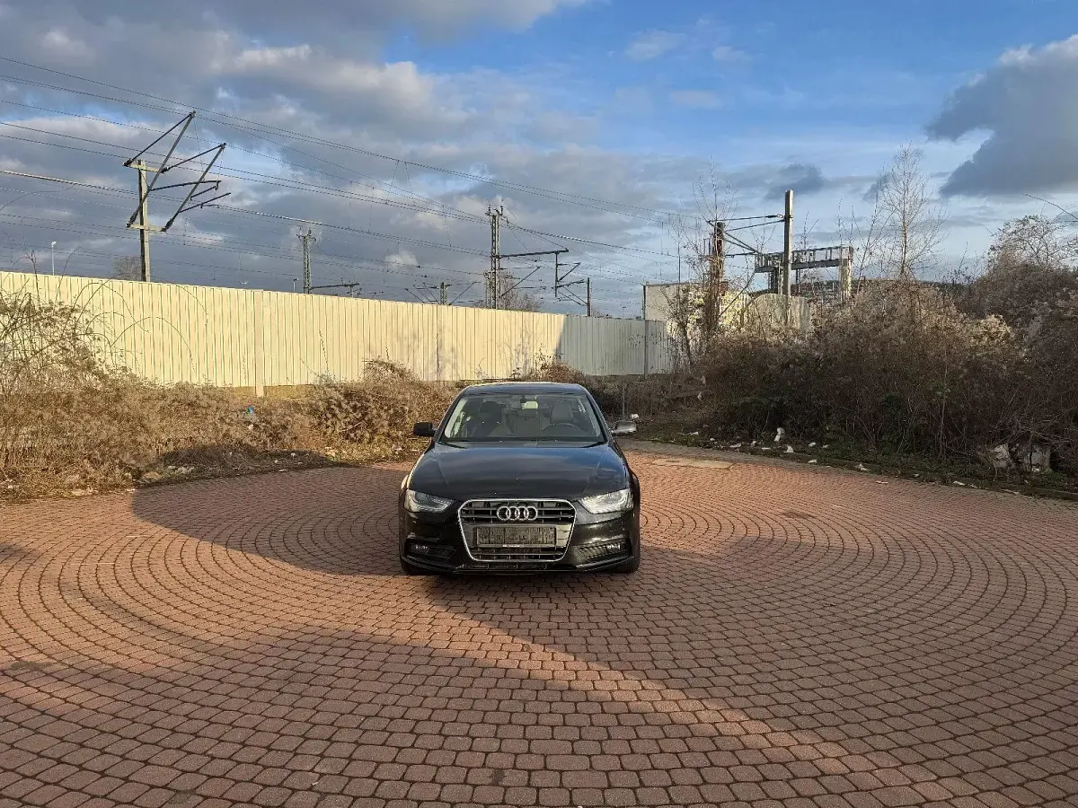 Gebraucht Audi A4 Ambiente 190 PS (139 kW) 2015 Schwarz Limousine