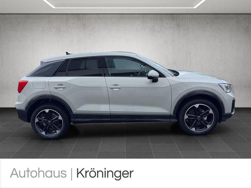 Nowe Audi Q2 Advanced 150 KM (110 kW) 2026 Srebrny SUV