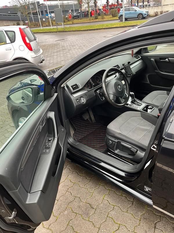 Gebraucht VW Passat 140 PS (102 kW) 2013 Schwarz Kombi