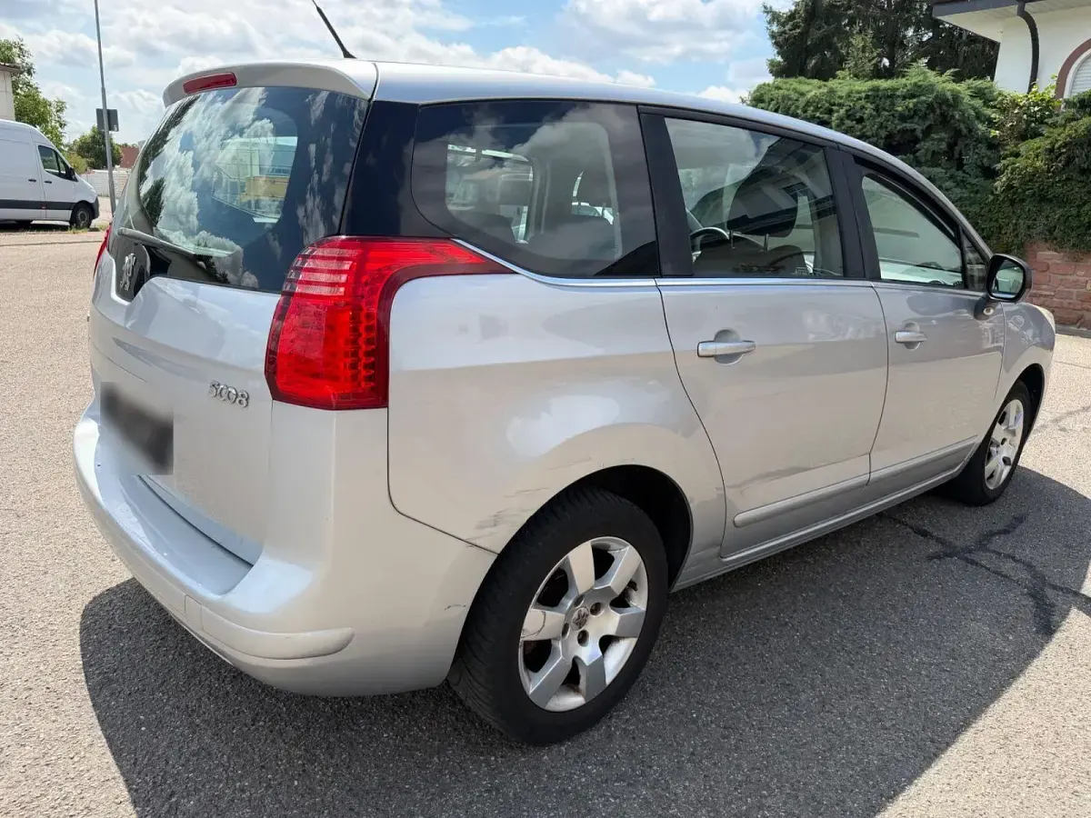 Gebraucht Peugeot 5008 156 PS (114 kW) 2011 Van / Kleinbus