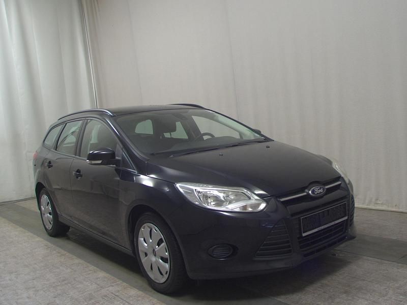 Gebraucht Ford Focus Trend 105 PS (77 kW) 2014 Schwarz Limousine