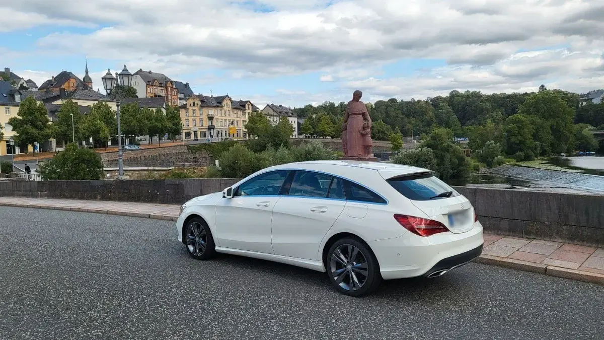 Gebraucht Mercedes CLA180 Shooting Brake 122 PS (89 kW) 2016 Weiß Kombi