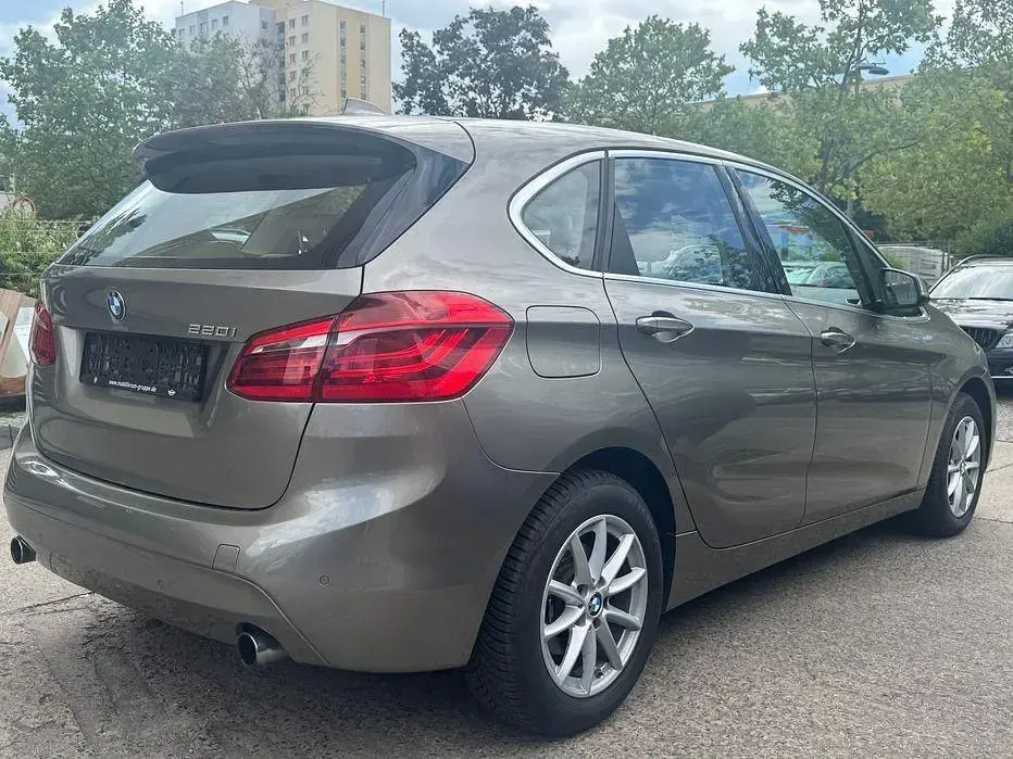 Gebraucht BMW 220 Active Tourer Advantage 192 PS (141 kW) 2016 Silber Van / Kleinbus