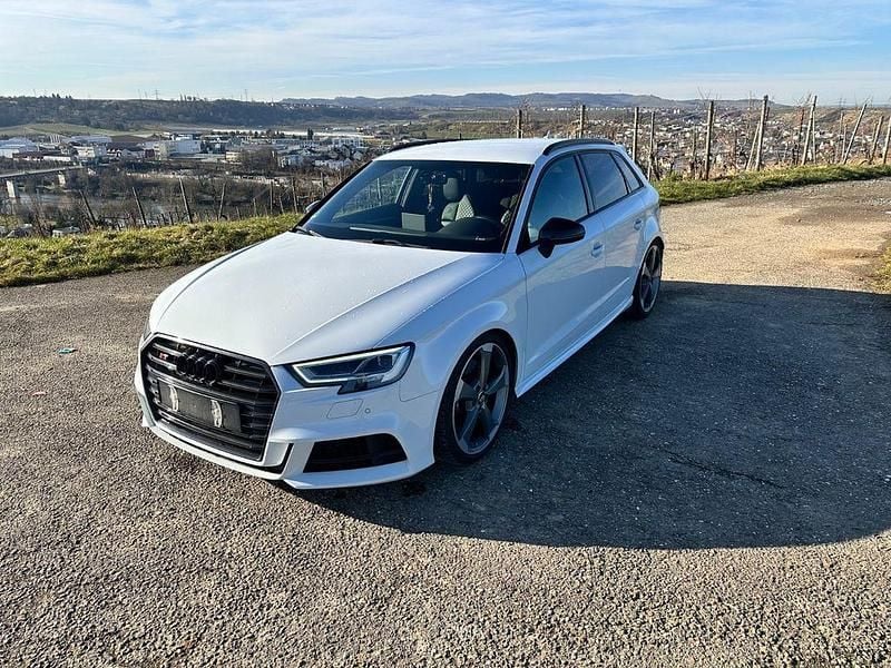 Weiß Gebraucht 2018 Audi S3 Ambiente Limousine | 26.700 € (Guter Preis) - Bild 1/4