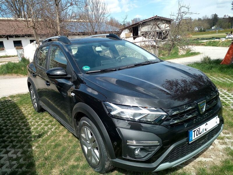 Schwarz Gebraucht 2022 Dacia Sandero Comfort Kleinwagen | 11.990 € - Bild 1/4
