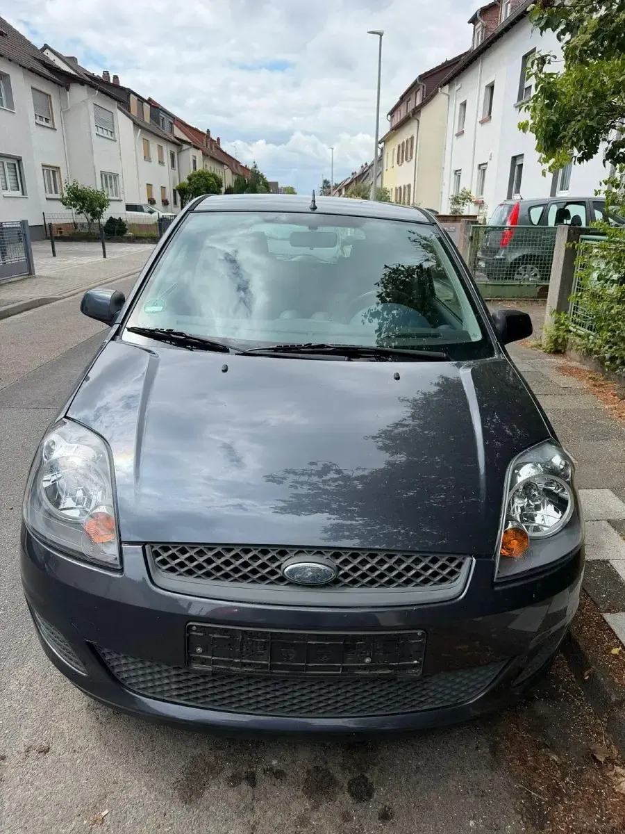 Gebraucht Ford Fiesta 80 PS (58 kW) 2008 Grau Kleinwagen