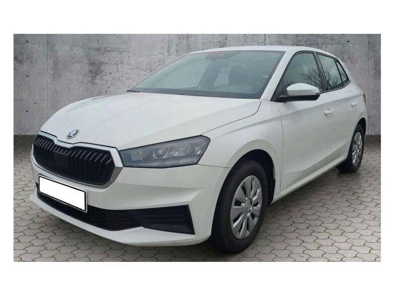Weiß Gebraucht 2023 Skoda Fabia Active Limousine | 15.900 € (Fairer Preis) - Bild 1/4