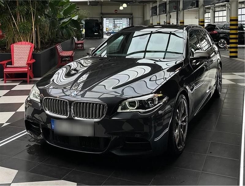 Grau Gebraucht 2015 BMW M550 Sport Line Limousine | 15.000 € (Fairer Preis) - Bild 1/4
