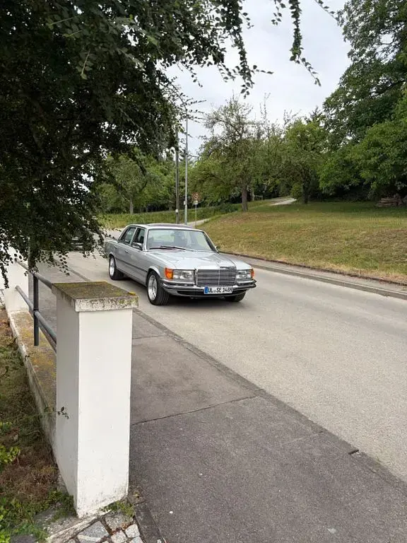 Gebraucht Mercedes 280 185 PS (136 kW) 1976 Silber Limousine