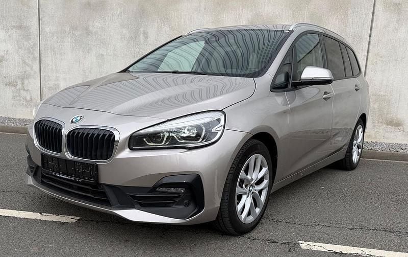 Silber Gebraucht 2021 BMW 218 Gran Tourer Advantage Van / Kleinbus | 15.999 € (Superpreis) - Bild 1/4