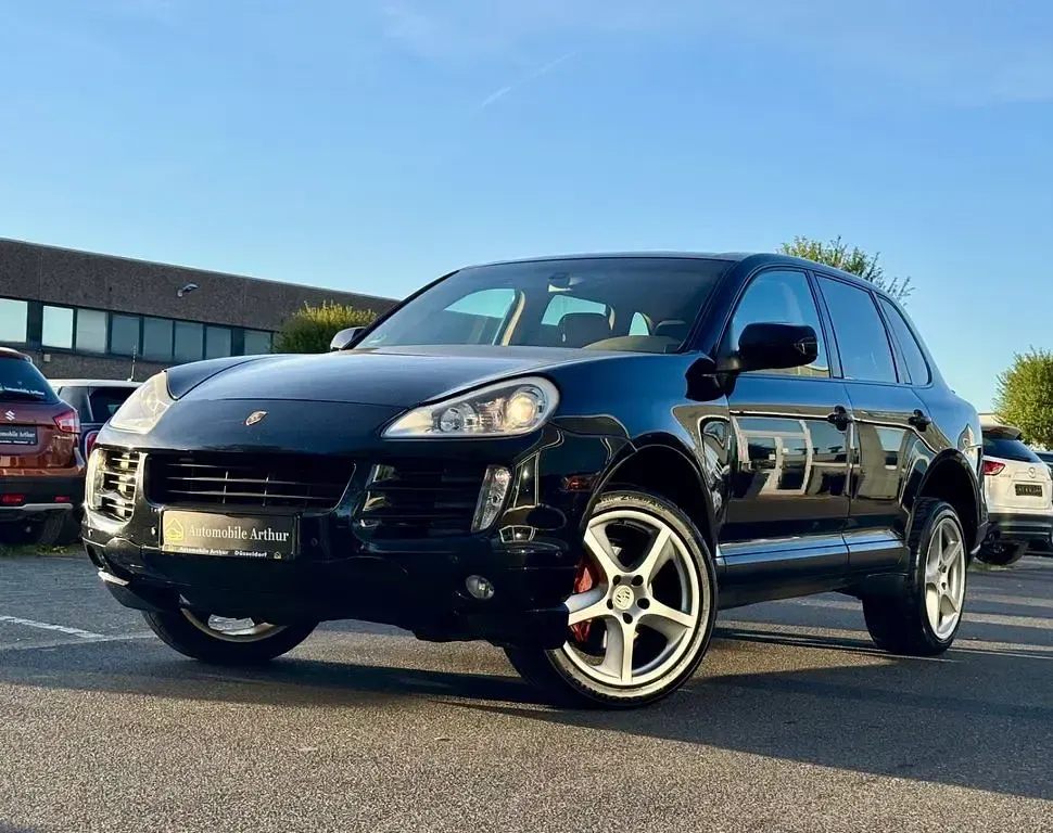 Second-hand Porsche Cayenne 290 CP (213 kW) 2010 Negru SUV