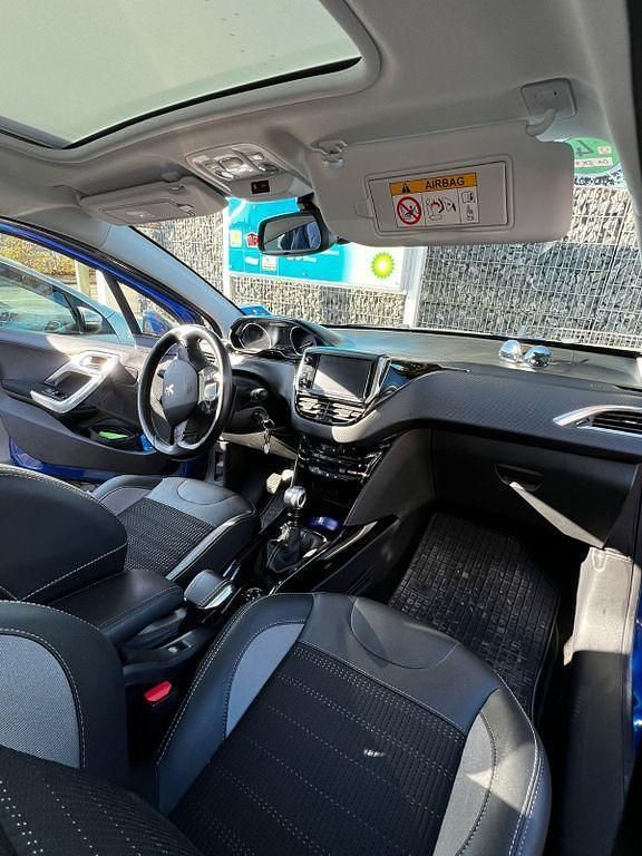 Blau Gebraucht 2019 Peugeot 2008 Allure SUV | 12.500 € (Guter Preis) - Bild 1/4