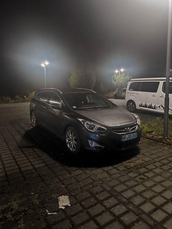 Grau Gebraucht 2013 Hyundai i40 Style Kombi | 7.500 € (Fairer Preis) - Bild 1/4