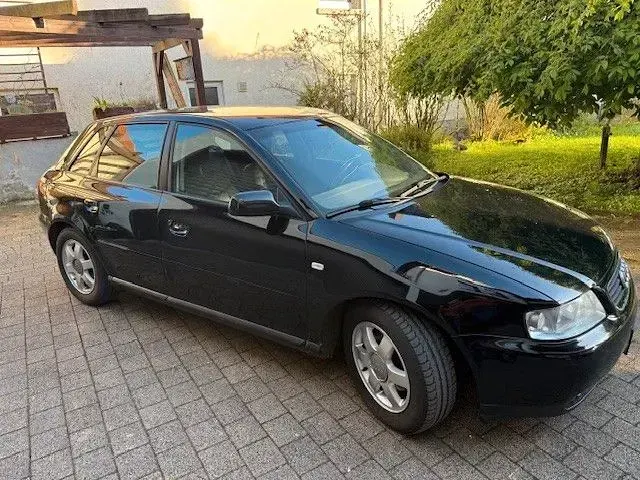 Second-hand Audi A3 Ambition 101 CP (74 kW) 2001 Negru Hatchback