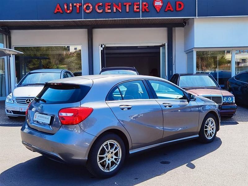 Gebraucht Mercedes A180 122 PS (89 kW) 2013 Grau Limousine